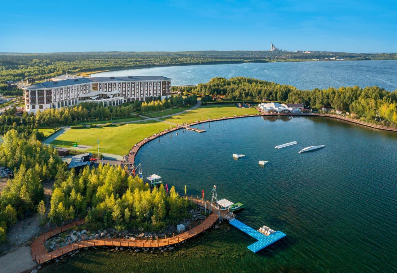 Rixos Borovoe Hotel Shchūchīnsk Екстериор снимка Aerial view of the hotel and the lake