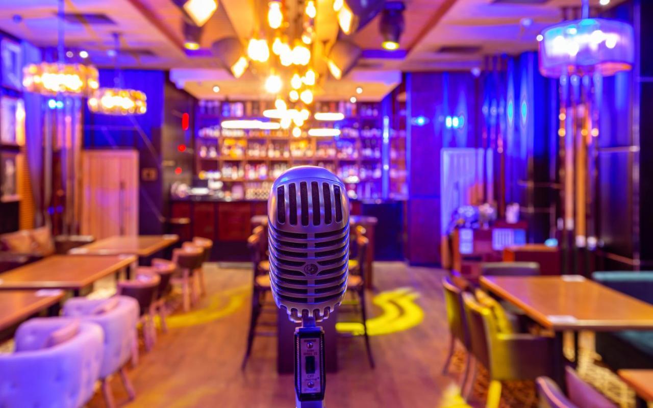 Rixos Borovoe Hotel Shchūchīnsk Екстериор снимка A microphone at a karaoke bar